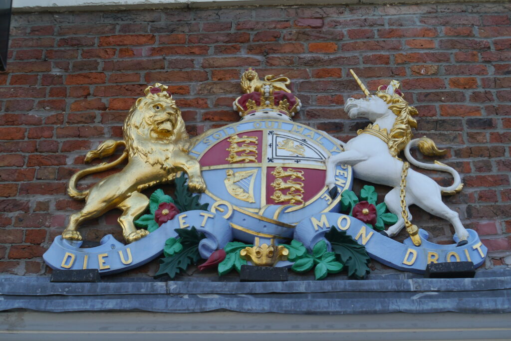 An image of the United Kingdom's coat of arms on the side of a building, above Custom House's doorway in Boston